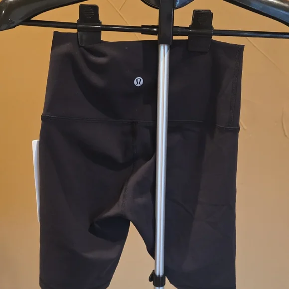 Lululemon Women's High-Waist Black Athletic Shorts Wunder Train HR Short 8" - Picture 3 of 3